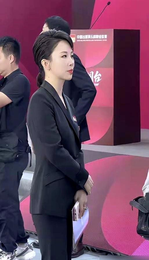 44岁的潘晓婷至今单身，不是没人要，是她当年开出的条件，直接劝退了99%的男人。