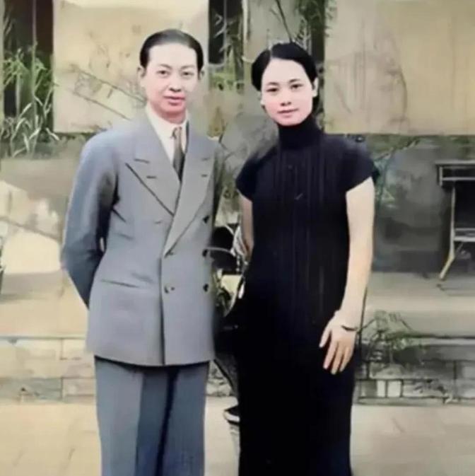 1961年，梅兰芳因心肌梗塞于京逝世，享年67岁。周总理特批阴沉木棺。修墓时，二