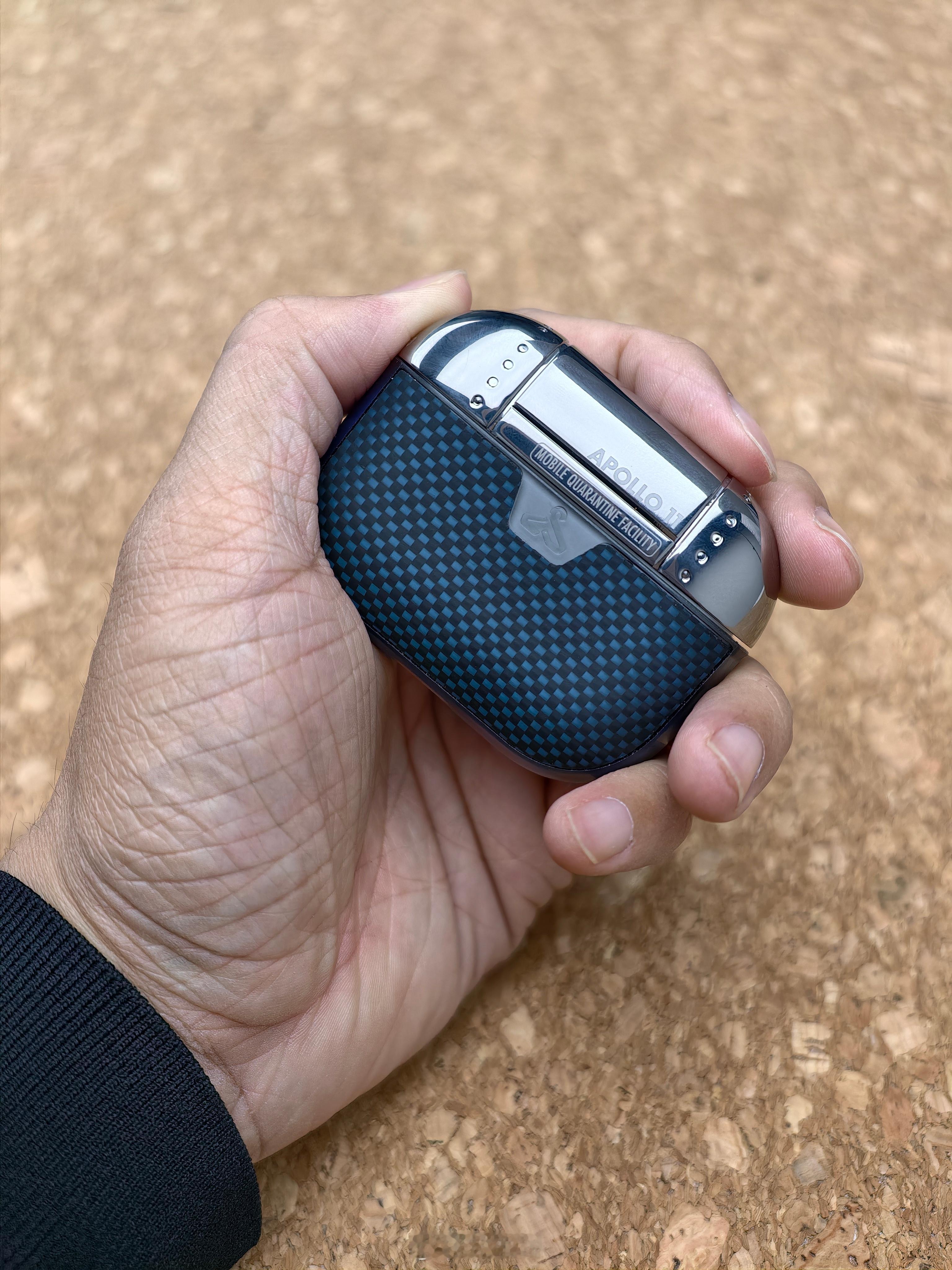 现在耳机盒已经这么帅了吗，一看就不便宜