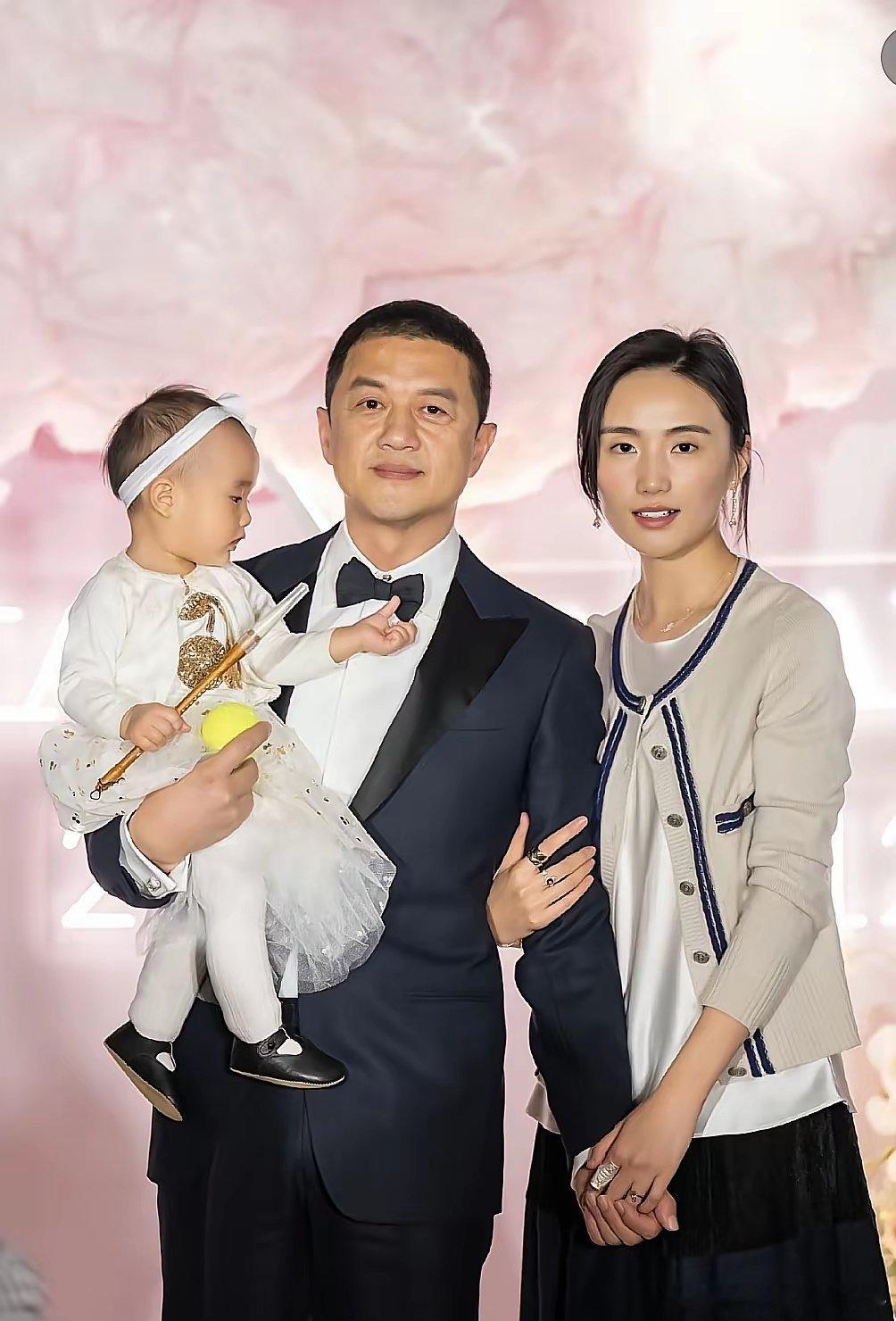 看了海哈金喜的直播，我敢打赌，李亚鹏根本不是不想要这段婚姻。满屏都在刷“复婚”，