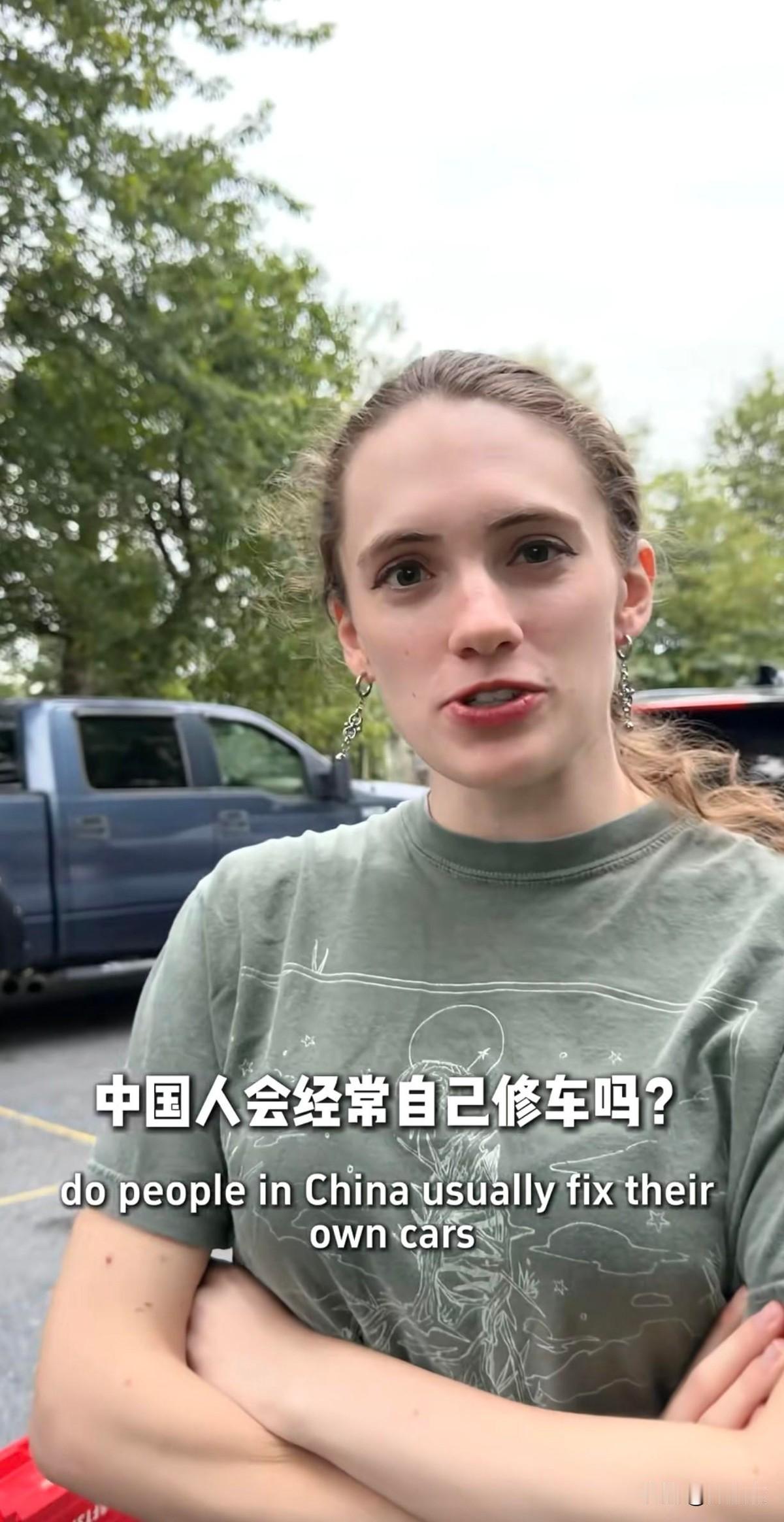 一个中国小伙娶了一个美国人，这位中国小伙到美国媳妇乡下老家去，发现他们家妹夫拿着工具，在给自己的小汽