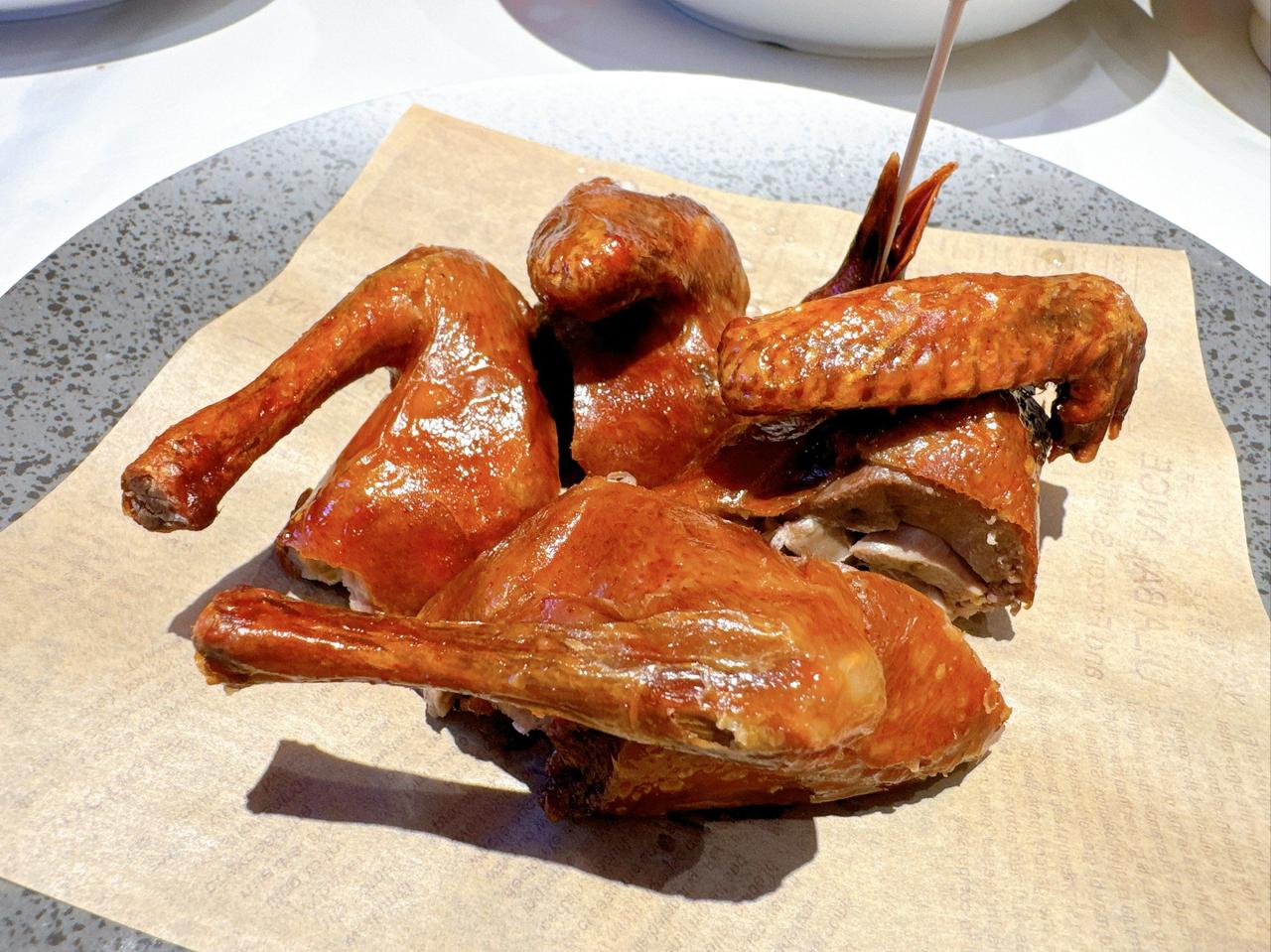 寻味广州，40年粤菜老店，真的好吃吗？广州侨美食家美食推荐：1、非遗红烧乳