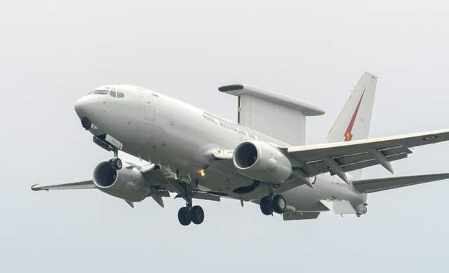 空警3000一旦和六代机形成闭合，那么除了中美，其他国家就可以解除武装了，说得直