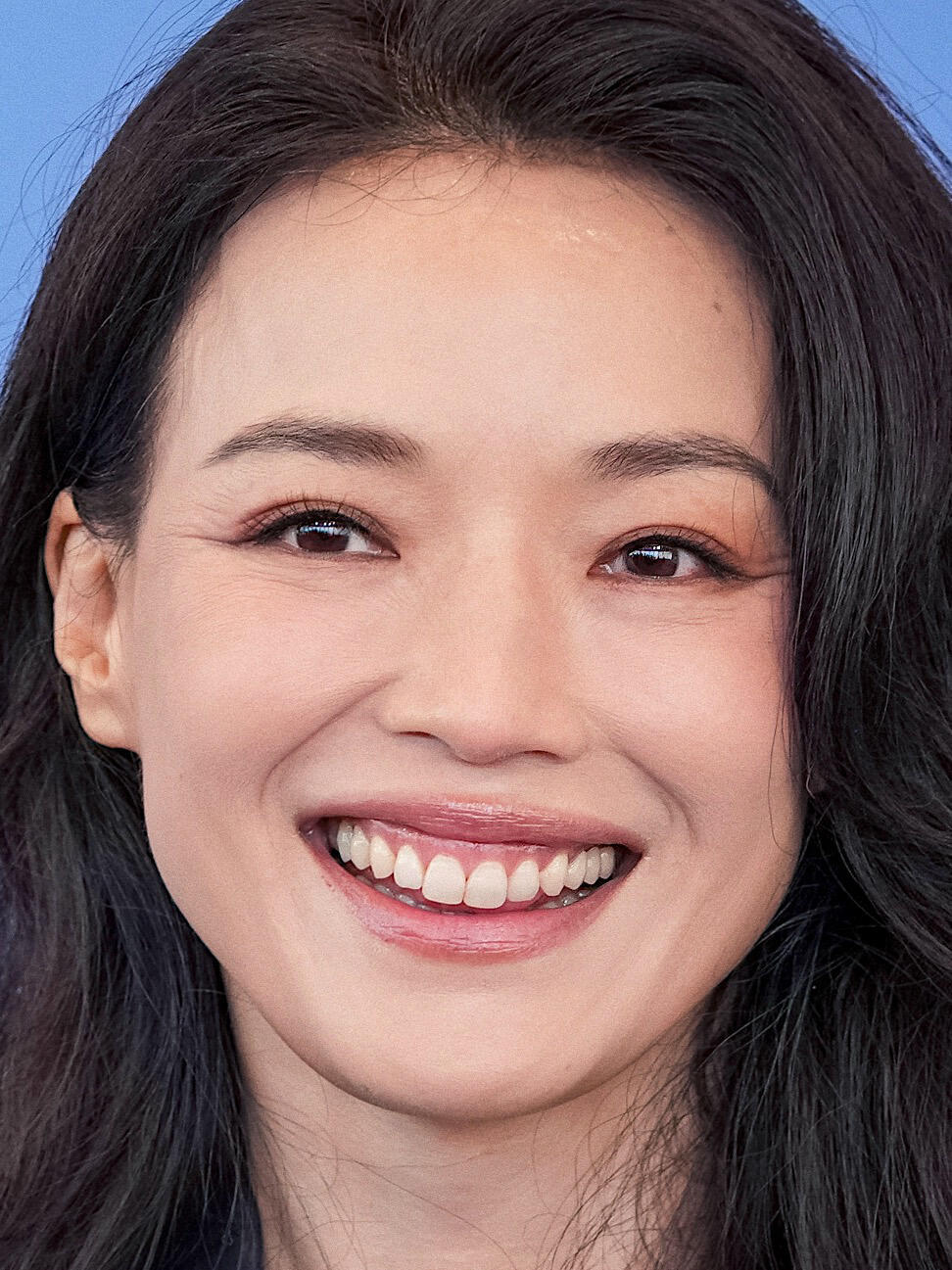 舒淇外媒镜头下的皮肤状态细纹比我三十出头还少……舒淇​​​