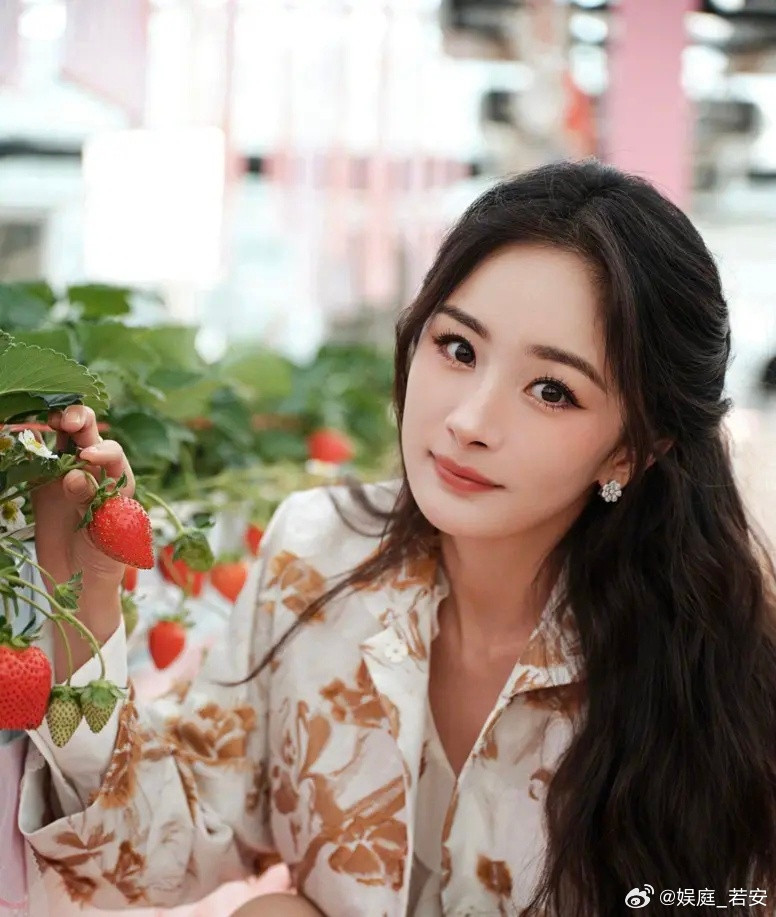 杨幂拒绝四次接下3亿大制作，赵丽颖却迟迟没新戏开。《江山大同》，3亿投资。导