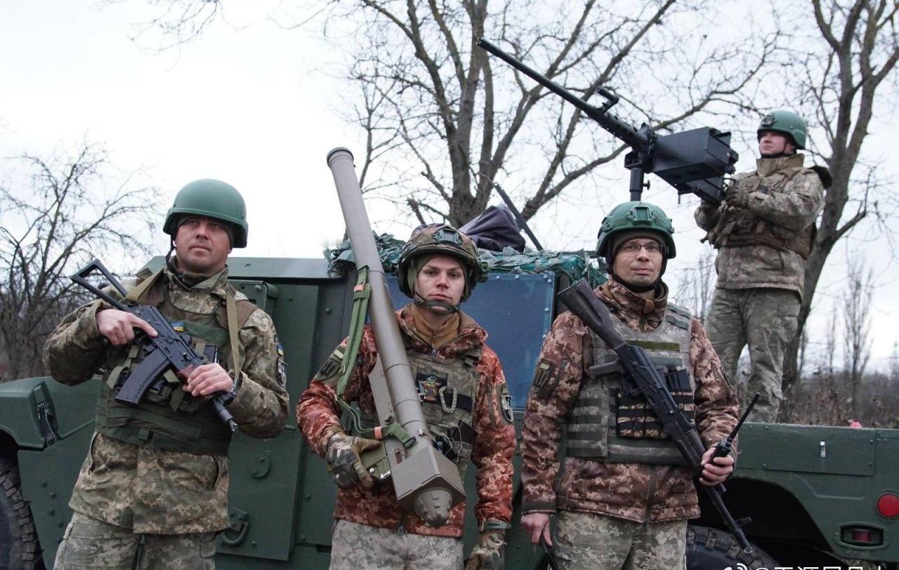 二毛防空小组的中国飞弩防空弹，至少已经击落大毛一枚KH101巡航弹，车上是中国W