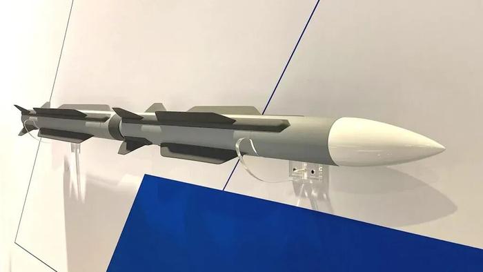 美军首次正式公开新一代远程空空导弹AIM-424，绰号恶意，射程超460公里，可