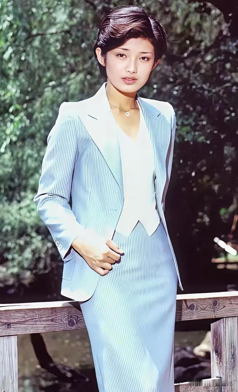 山口百惠是日本人，可从来没有因为国耻仇恨去排斥过她。她是美丽，纯净，善良，温柔，