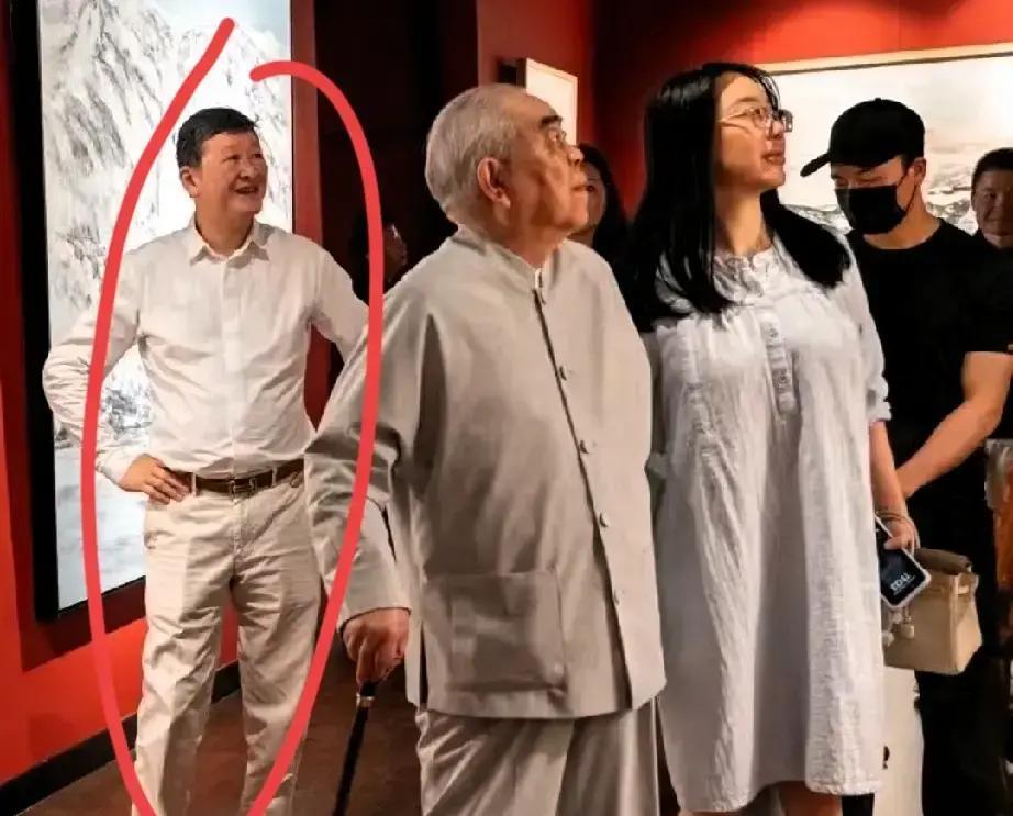 87岁范曾突然炸锅！断绝亲生女儿、继子范仲达往来，所有权力全交小50岁妻子徐萌！