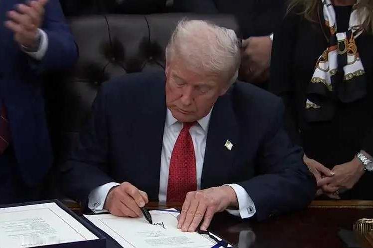 美国25%关税今日生效，半导体产业迎“世纪博弈”！1月15日起，美国白宫官宣