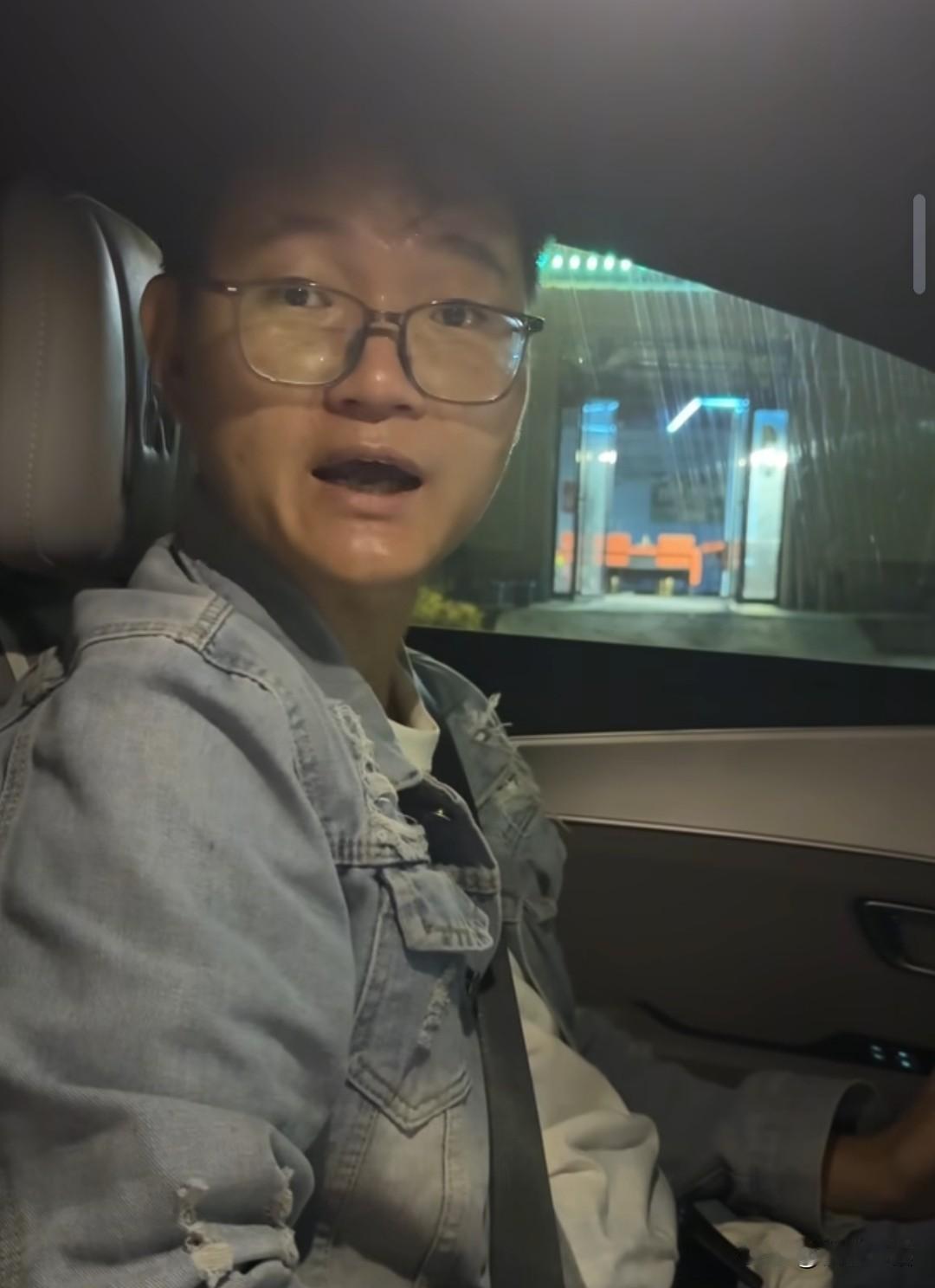 这样的女人太自私自利了，完全以自己为主，怎么舒服怎么来。在国庆回家的路上，女子