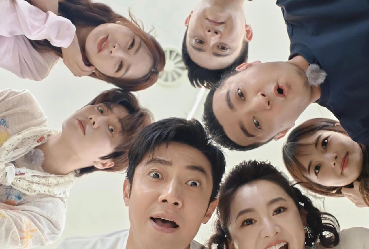 7月6日，央视主持人尼格买提和月亮姐姐更新动态，邀请大家看央视综艺《你好时光》，