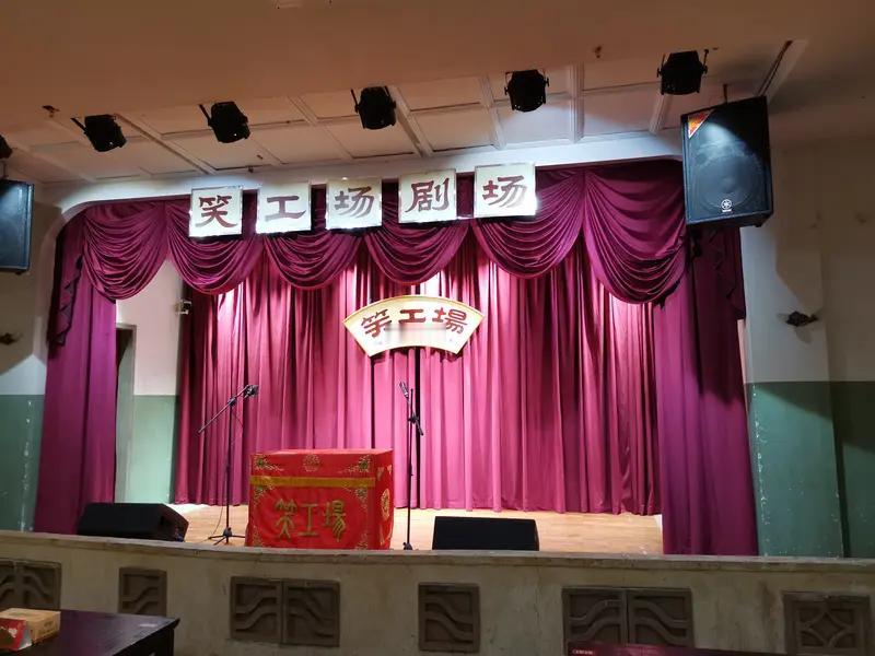 解放前，相声就是个下九流玩意儿，是侯宝林让它走上正道，有了正规身份。但到了姜昆主