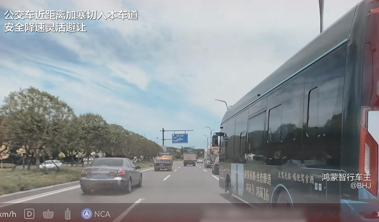 从ADS4到L3,不是升级是驾驶逻辑的重构鸿蒙智行L3测试路透视频中,车辆在