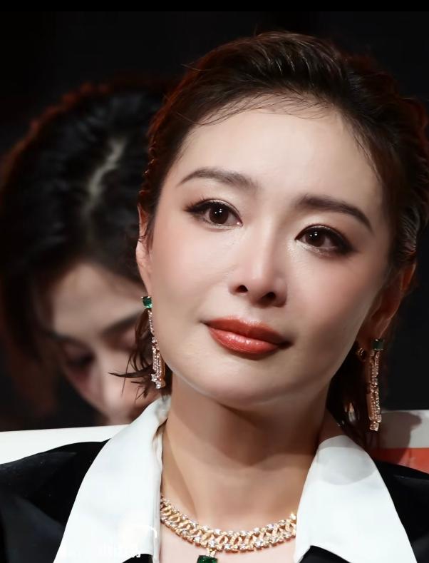 萨日娜拿“最佳女配角”，我接受，卫诗雅拿“最佳女主角”，我也接受，但我真的实