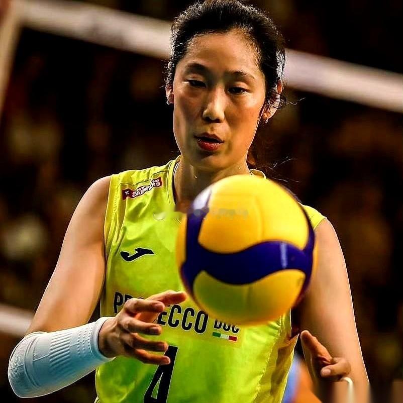 半夜刷到这个结果，真给我看堵心了。朱婷的球队，丢了世俱杯冠军。就差那么一点点