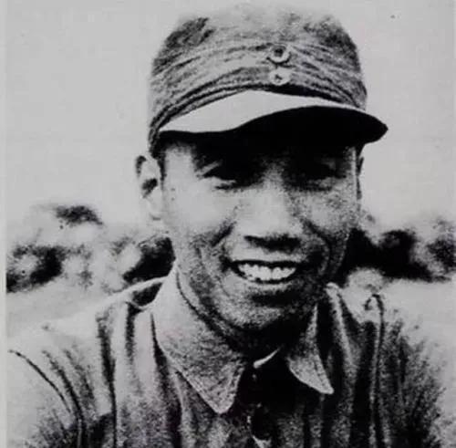 1938年，陈锐霆带着炮兵在菏泽与日军土肥原师团对射，没想到日军的三颗炮弹竟落在