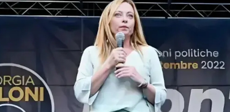 罗马会议明确乌克兰的重建需要5000亿欧元。如此巨额的资金，即便把俄罗斯的冻结资