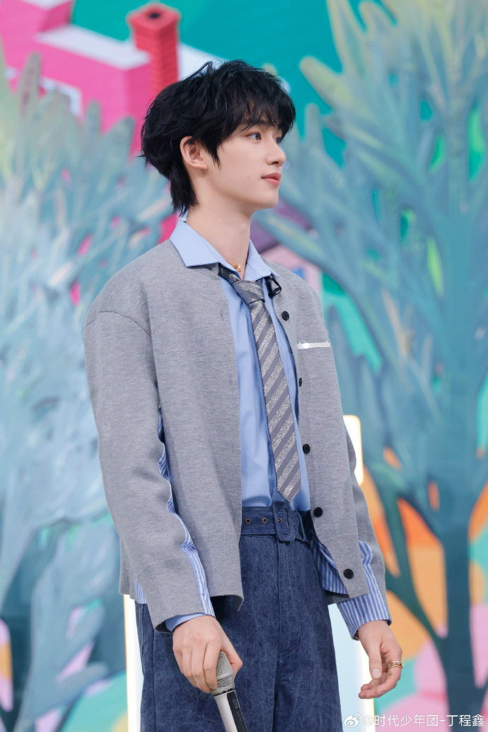 杨迪变出一只猫咪丁程鑫丁程鑫猫塑你好星期六盆没问题底没问题，最后变出一只软萌小