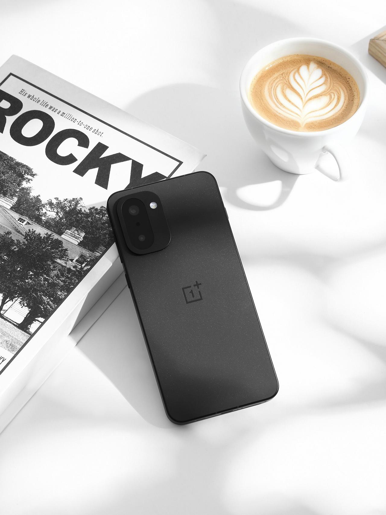 全新一加Ace6T即将登场，先来一组实拍图感受一下真机魅力～整体来看，