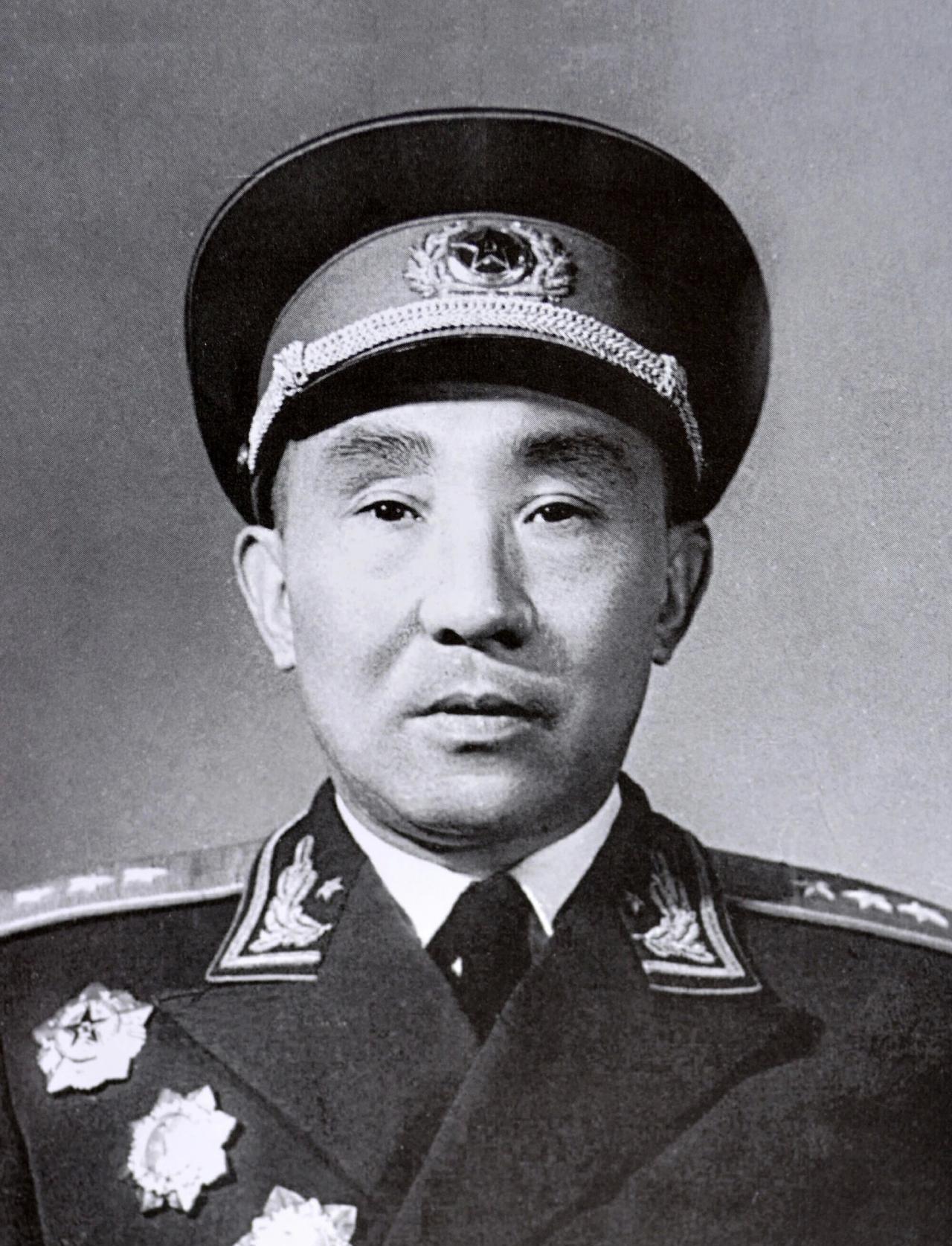 红军长征时的12位师长，只有六人活到了建国后，最后都官至何位了第一位：李聚奎。