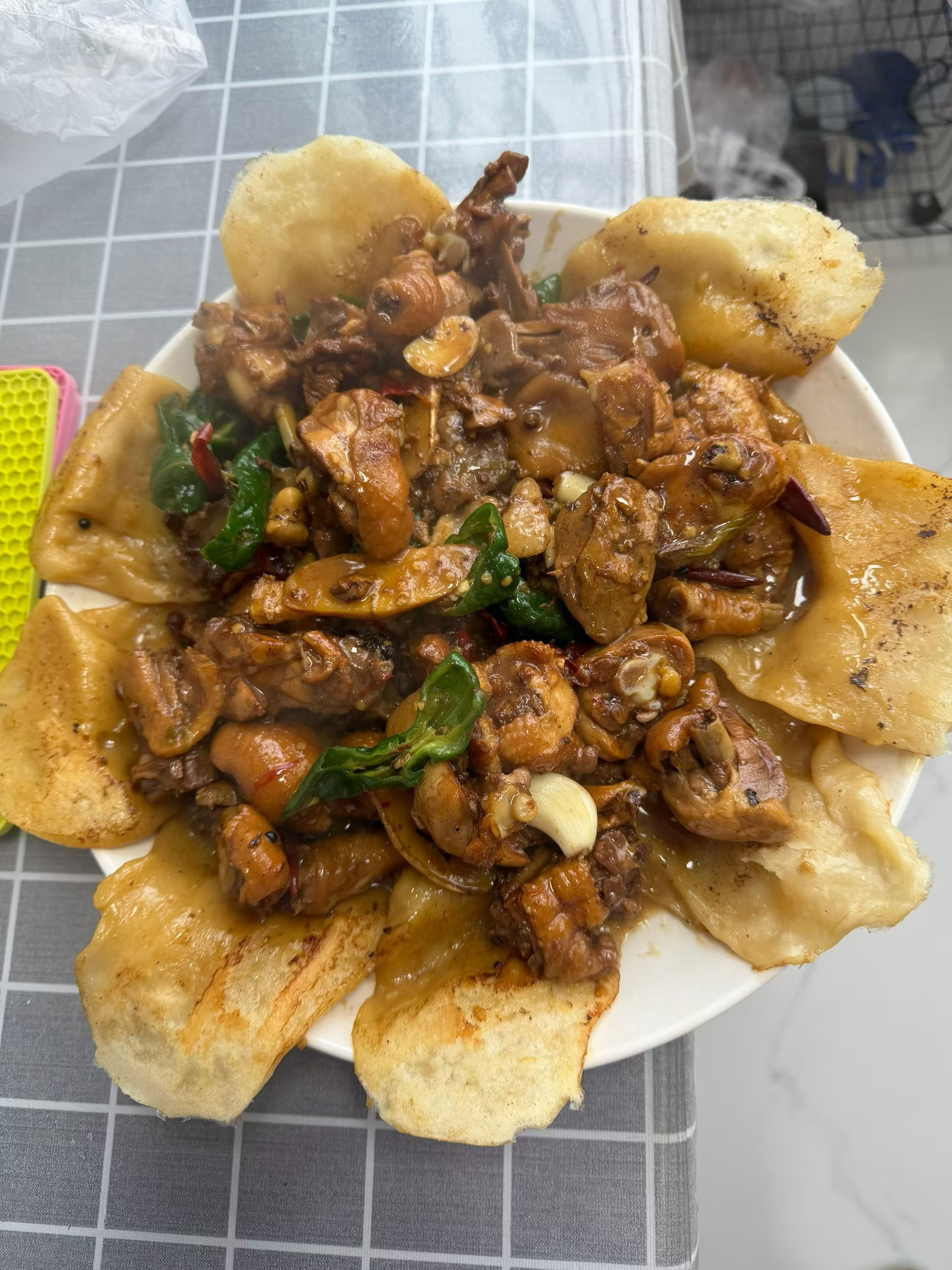 年后第一顿家常菜，吃完开工老妈的手艺还不错吧，不过地锅鸡辣了一点新年开工第一照春