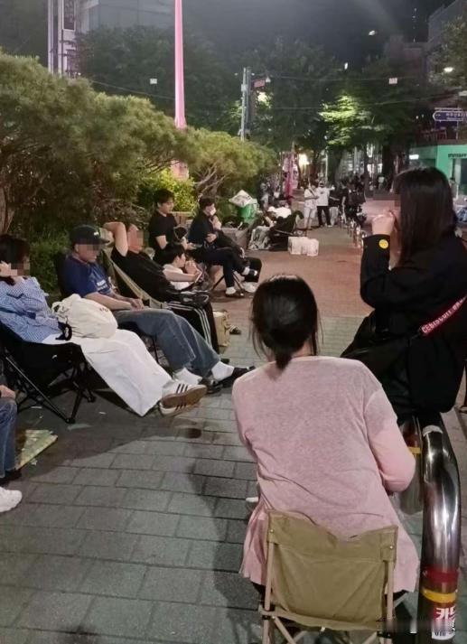 神话破灭了吗，港股中泡泡玛特早盘跳水，盘中一度跌近5%，泡泡MT冲到韩国开店，