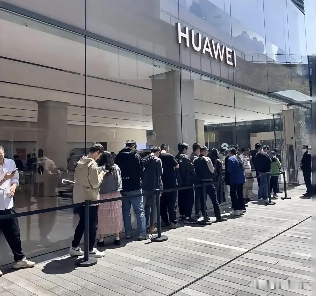 据悉Mate80系列全渠道预订量截止目前已突破350万台（待验证），结合3天的时