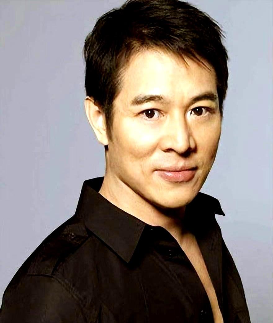 “李连杰要退，武侠直接崩？”评论区瞬间炸锅。真不怪他。2