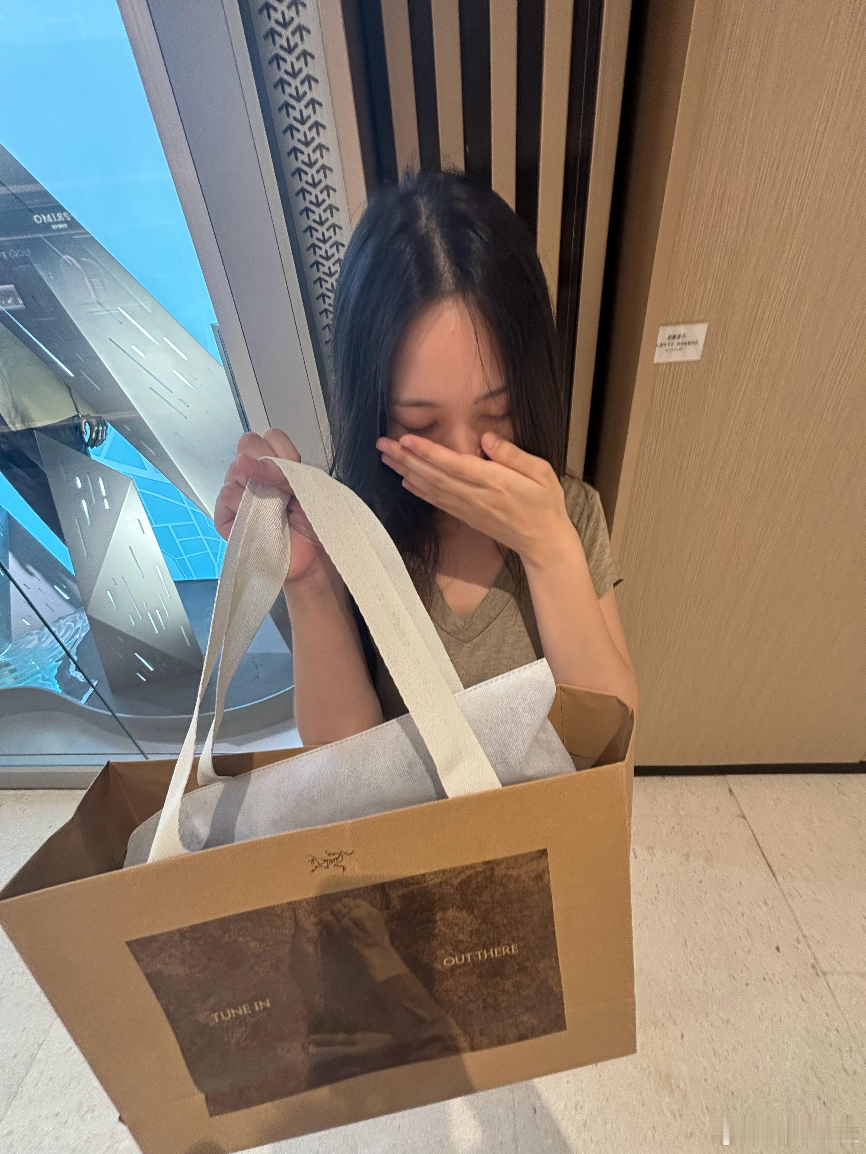 好朋友在网上卖脚照赚钱然后送我始祖鸟​​​