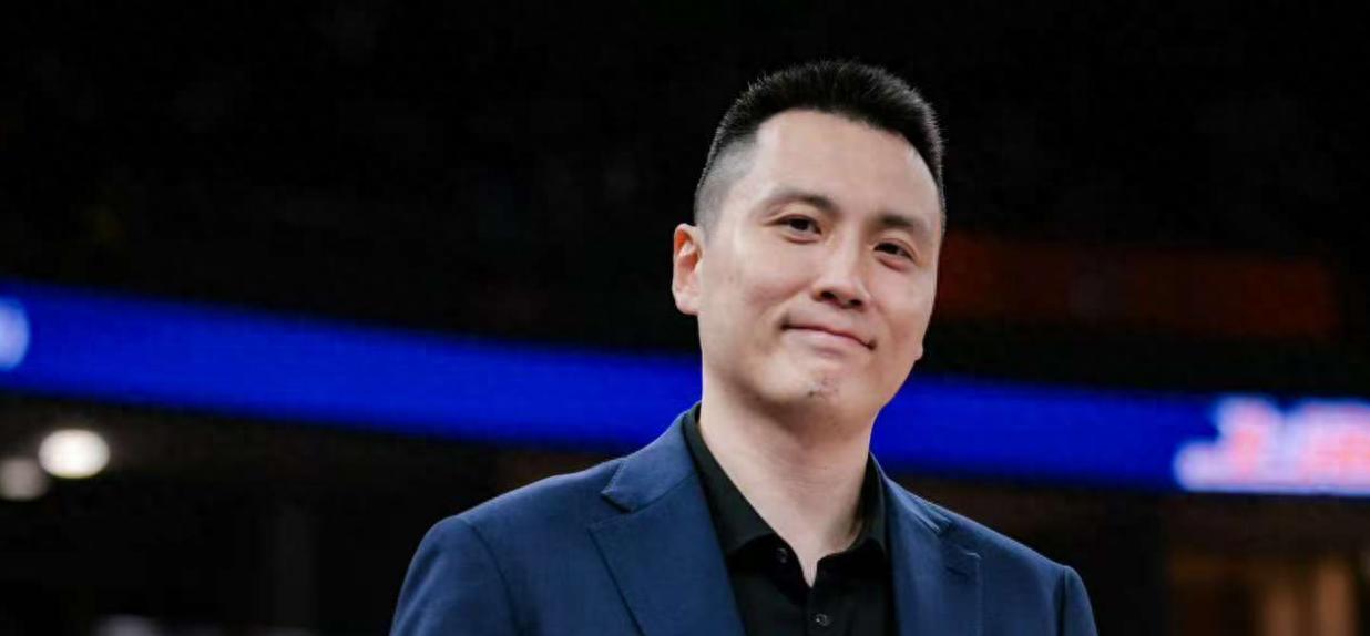 上海男篮输得一点不冤——所谓"CBA班底"不过是纸糊的豪门假象。李添荣空砍22