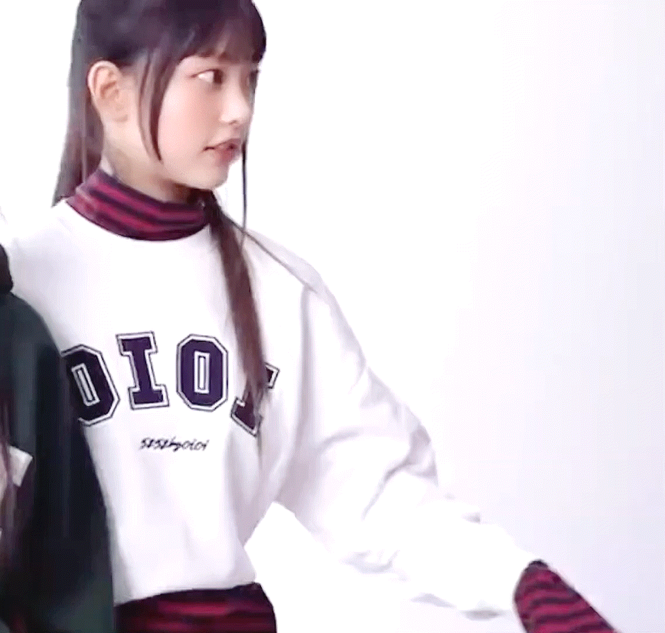 你集堆16岁的时候已经在跟白女同吃一根棒棒糖了😳