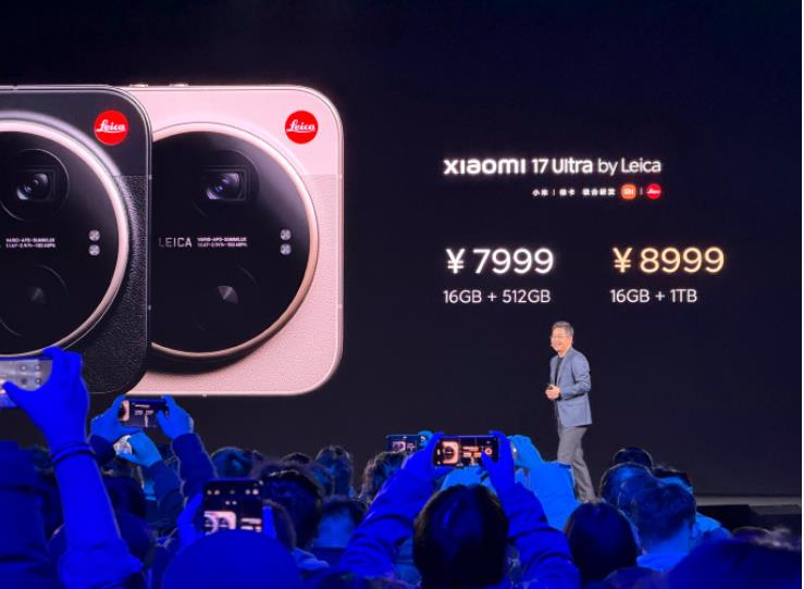 2025年底了，手机行业却出现了个奇怪现象。玩性价比起家的小米，冲击起了超高端，