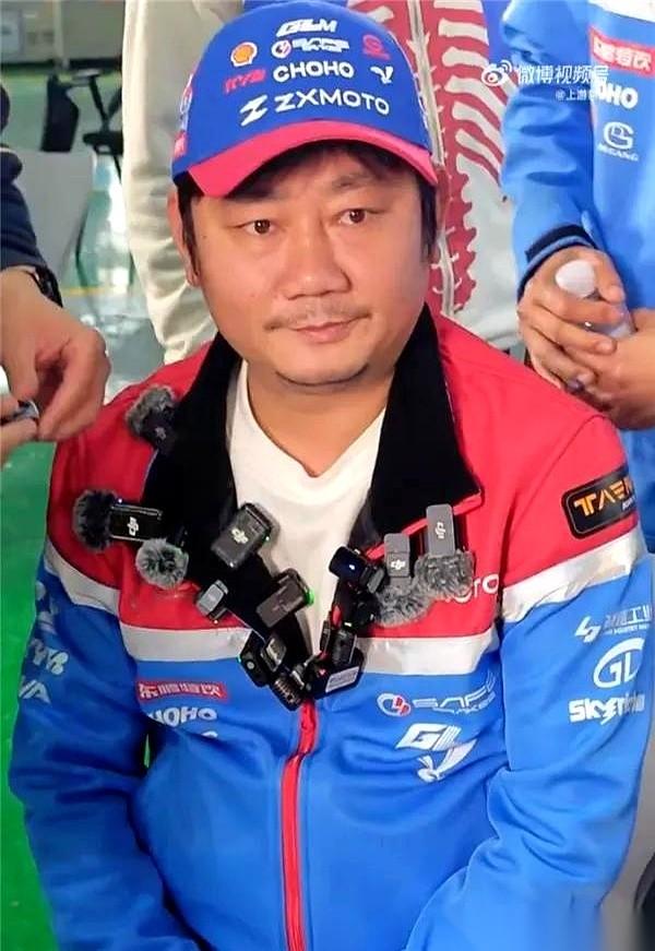 回看摩托车圈这桩旧案，两年前摩博会上的那一幕，堪称最刺眼的名场面。圈内老辈王铸