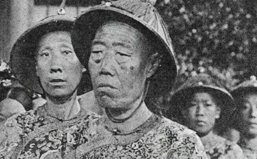 1908年11月15日，慈禧太后死后，李莲英便失去了最大的靠山。为慈禧守孝百日后