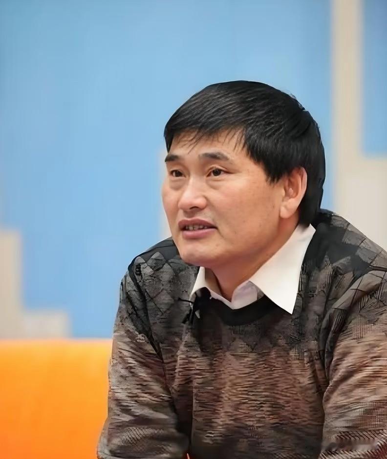 大衣哥演出不断，有一个疑问，不是他挣得多不多，而是他拒了八百万代言，最后到
