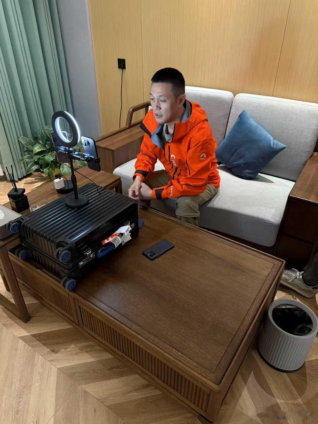 看了斌哥的直播设备，对比一下直播效果，感觉就还是真实重要李斌​​​