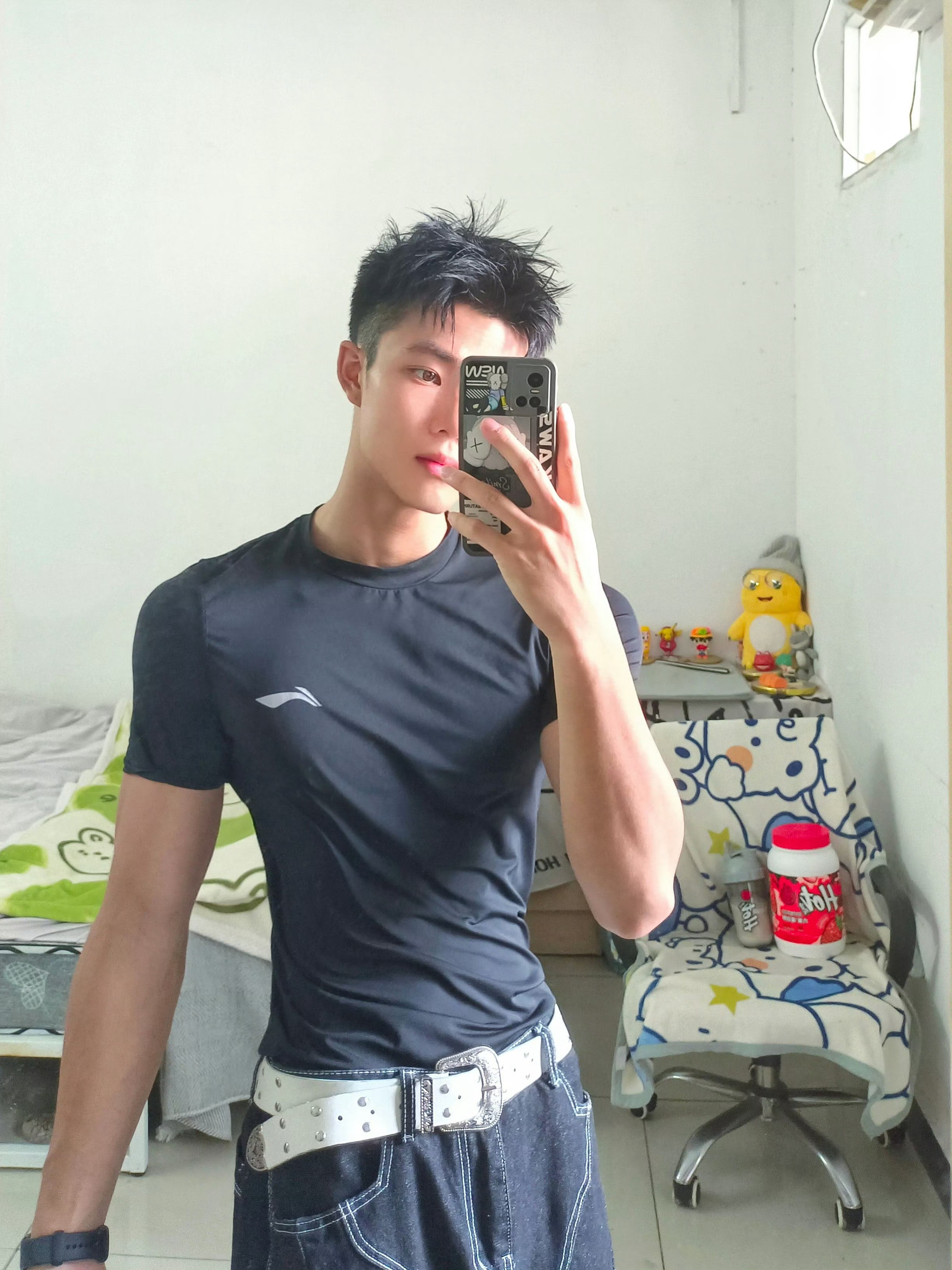 肌肉线条不错帅给力​​​