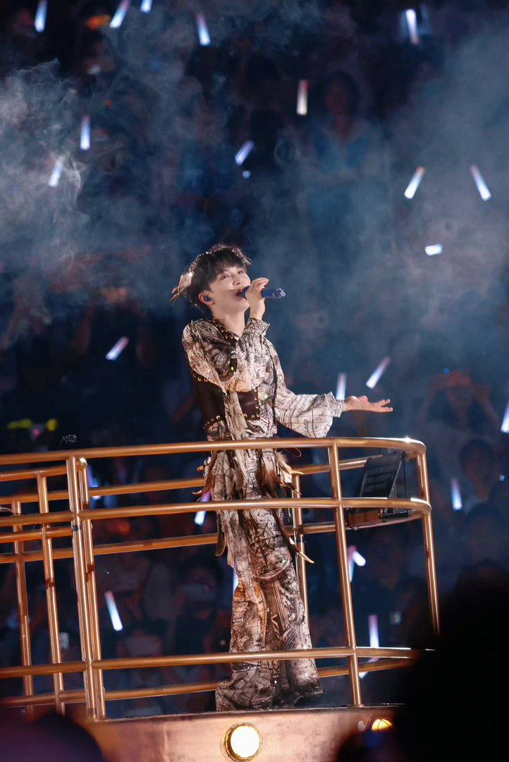 周深花车环游周深演唱会花车环游太绝了！乘着萌趣花车绕场欢唱，《吉量》等组曲超动