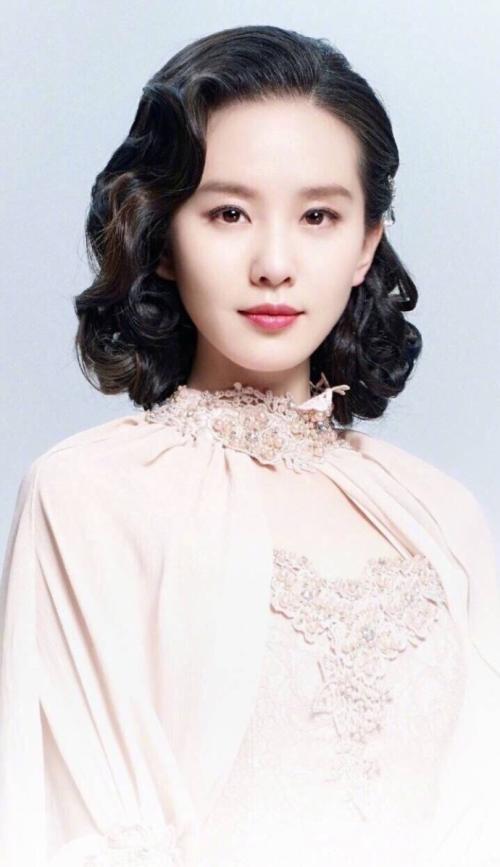 同为85花，不少女演员靠常驻综艺维持热度刷存在感，但刘诗诗几乎不接常驻综艺邀约。她本人在采访里也坦诚