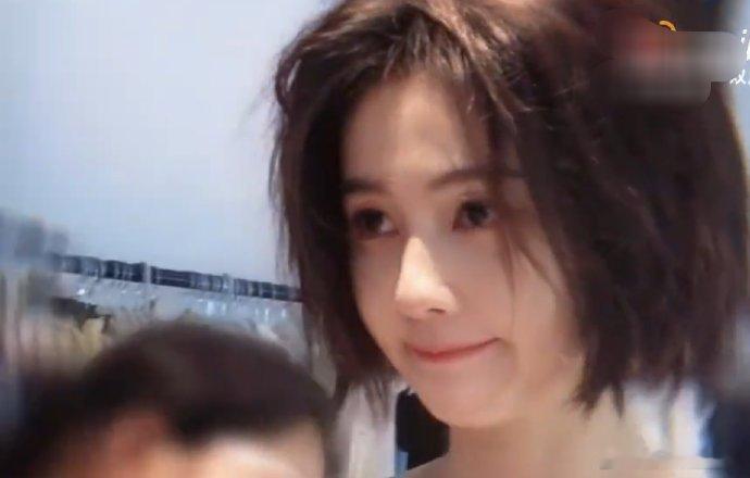白鹿回应新剧短发争议开到荼蘼新剧开机短发路透引发全网热议，被吐槽假发僵硬、衔接粗