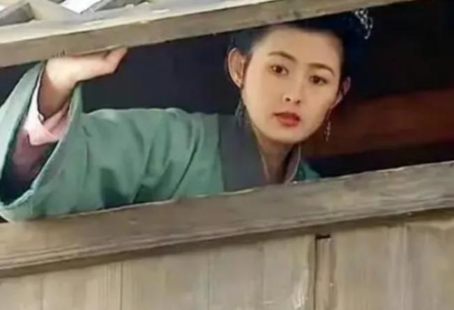 1998年，“武松”的扮演者丁海峰，爱上了“潘金莲”的扮演者王思懿，于是，丁海峰