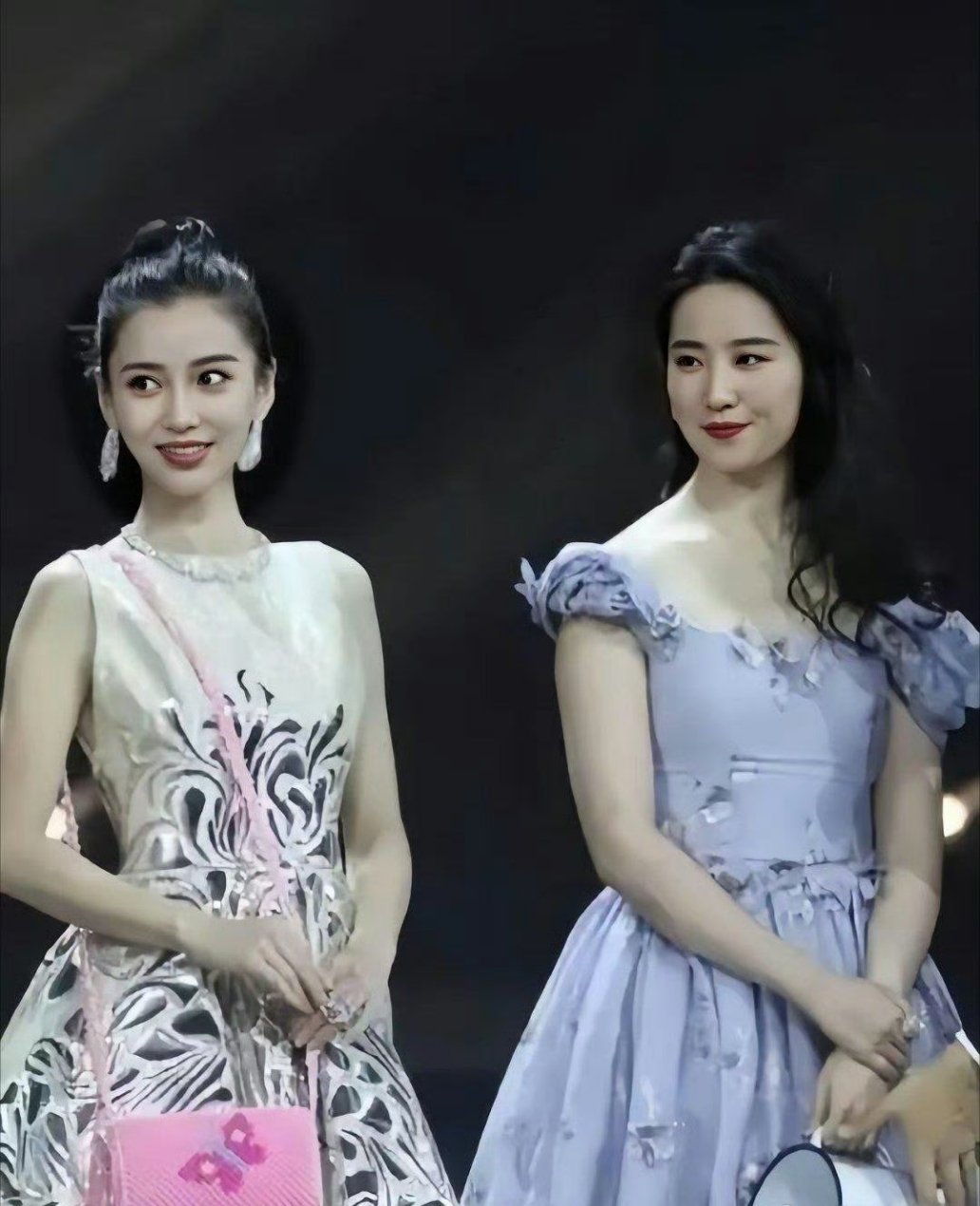 一直以为刘亦菲和杨颖是大美女和小美女的差距…​​​​