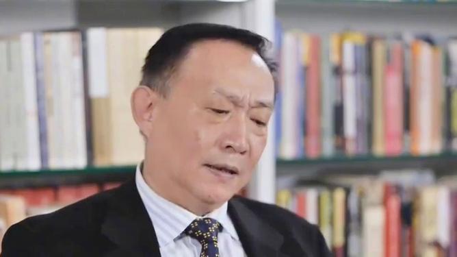 卢麒元：绝对不要走美国所设计的城镇化之路。 他说的“美国设计的城镇化”到底长