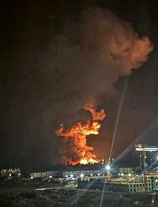 乌克兰安全部门消息人士证实，他们对俄罗斯第二大石油出口枢纽新罗西斯克港发动了袭击