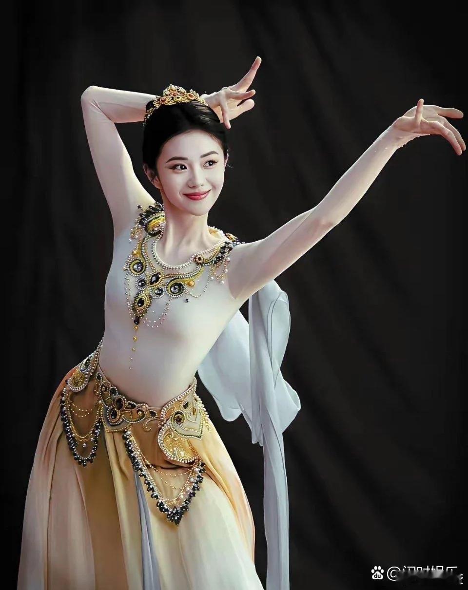 终于知道她为什么被张艺谋选中了，这舞蹈气质也太绝了