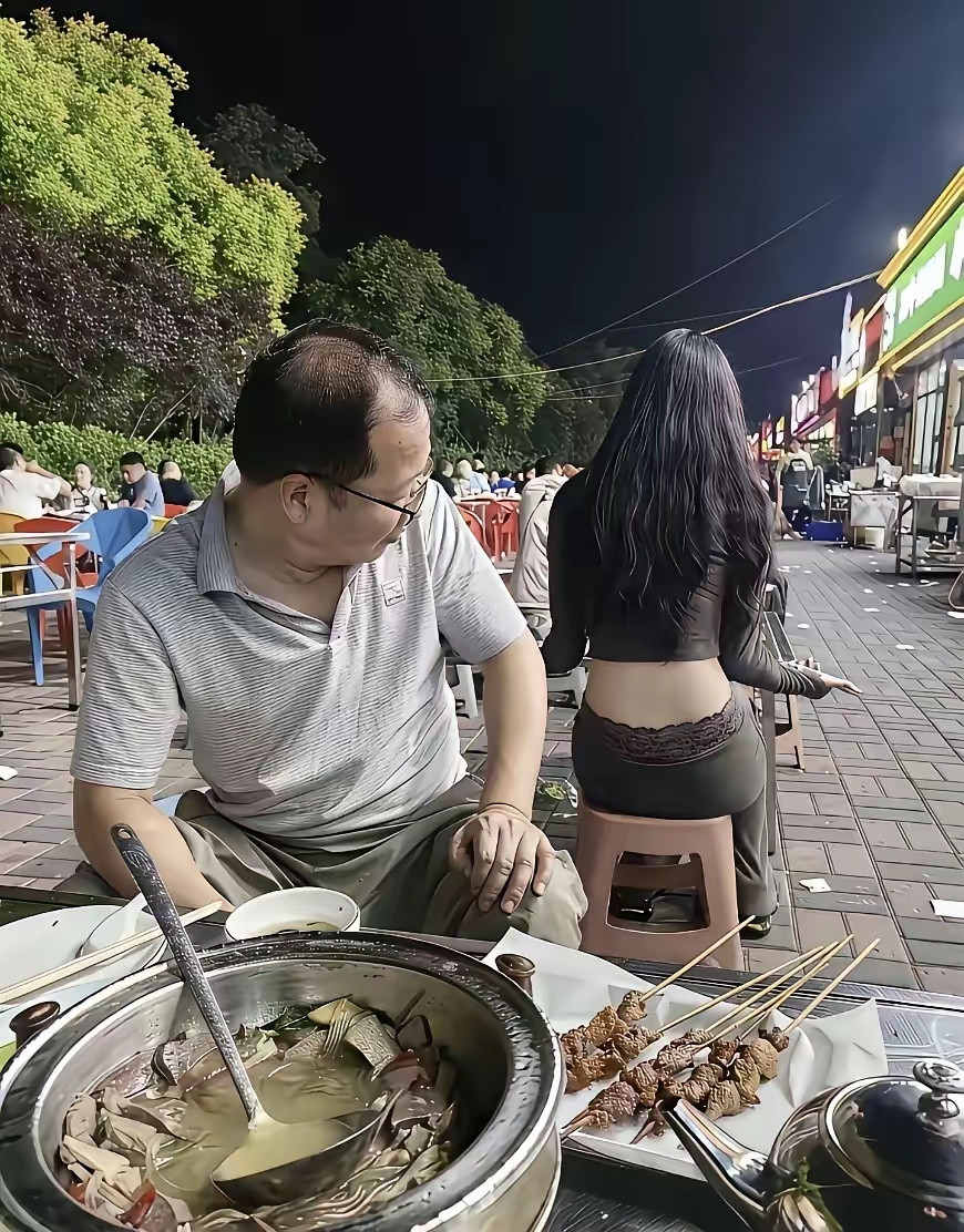一个人吃宵夜真没意思😐生活碎片