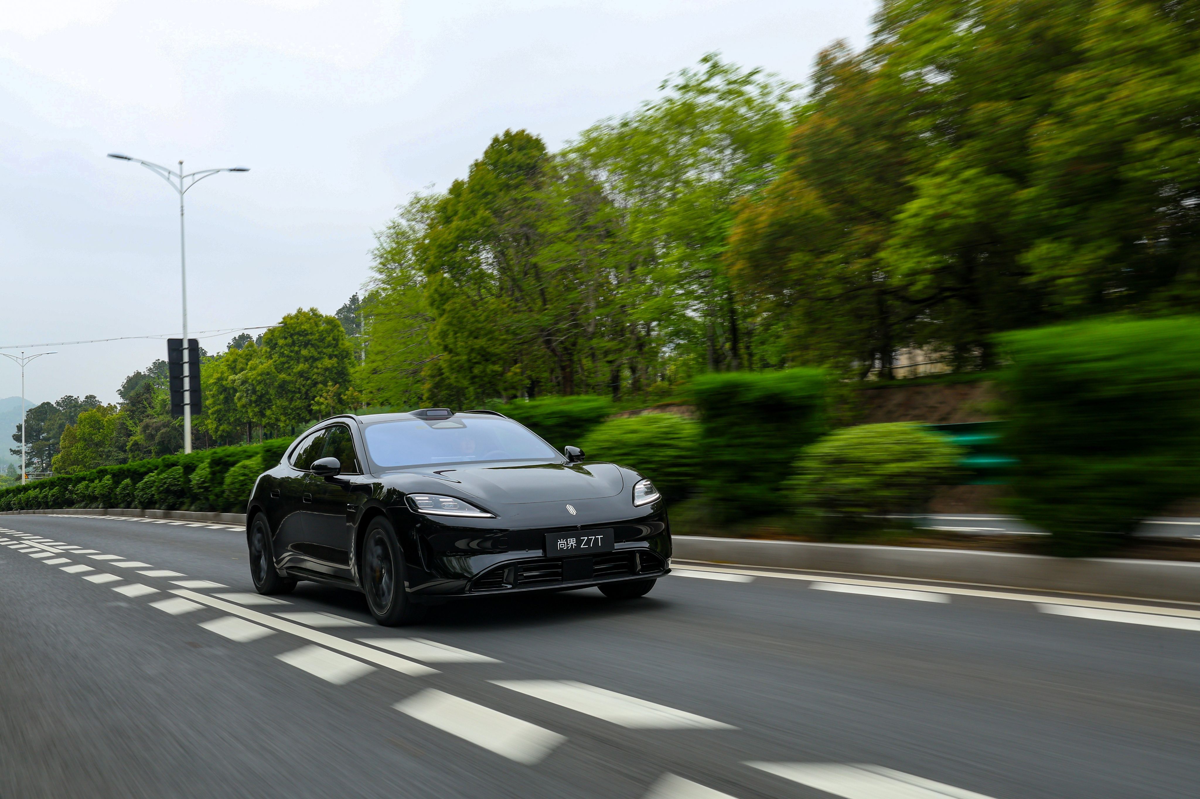 尚界Z7动态评测首发这几天在浙江遇上阴雨天，也是把尚界Z7带到各种复杂的路