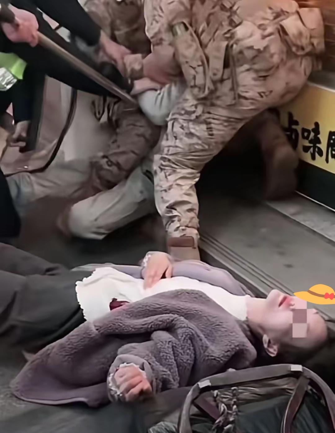 何其冤，武汉硚口路过宝妈就因为跑的慢就被刺身亡，留下婴儿车里嗷嗷待哺的孩子。这