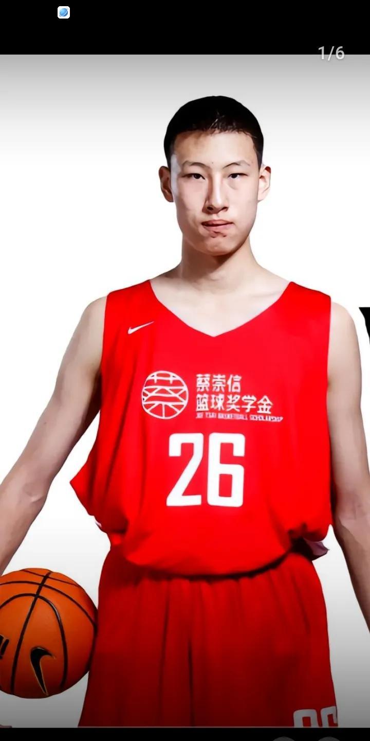 楊瀚森首轮入选NBA意味着什么？我选了两个国青中锋做对比，让你